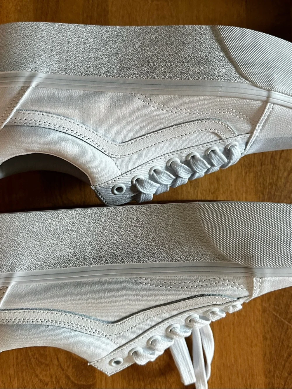 Vans Old Skool white platform sneakers BRAND NEW NEVER WORN SIZE 9.5 Women’s
